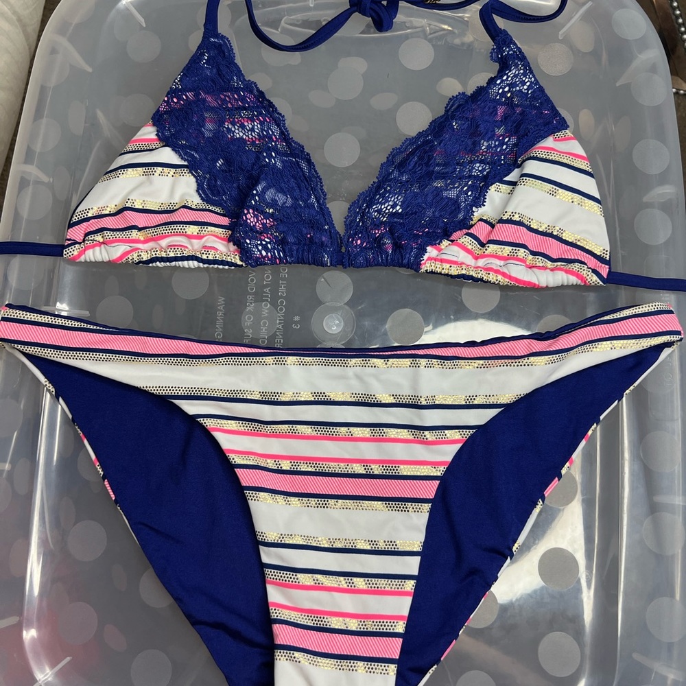 Beach bunny bikini, size large.